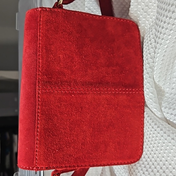 ASOS DESIGN SUEDE RING BALL CROSSBODY BAG IN RED - Picture 5 of 8